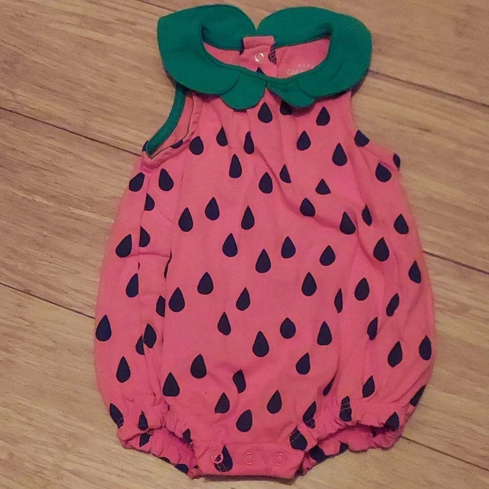 🎁 = 10/$25 Strawberry romper, 3-6 months, Cat & Jack
